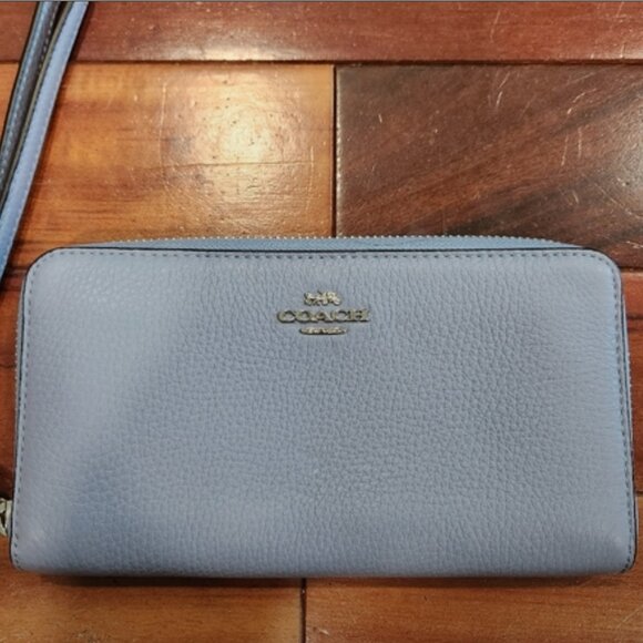 NWOTs Coach Long Zip Around Wallet - Picture 1 of 6